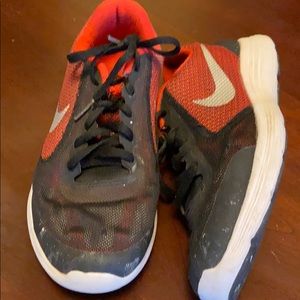 Nike revolution 3